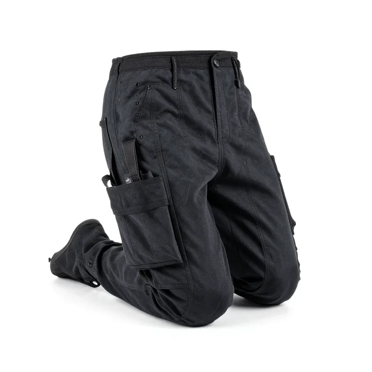 a canvas kneeling pad with tool pockets, three-quarter view, single item fully visible and ce...